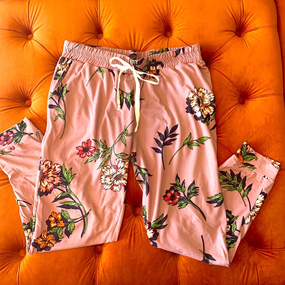 See You Monday floral skinny pocket pants 💕